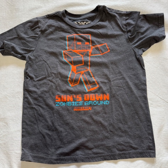 Bundle Kids Short Sleeve Tees - Medium - Picture 10 of 13